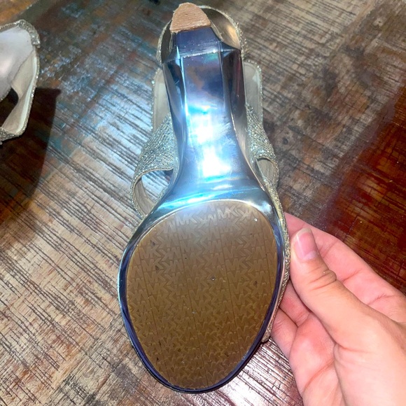 Michael Kors Glitter Heel - Picture 2 of 6